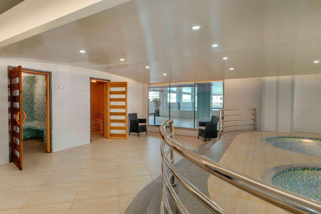 Ramada Hotel and Suites Amwaj Islands