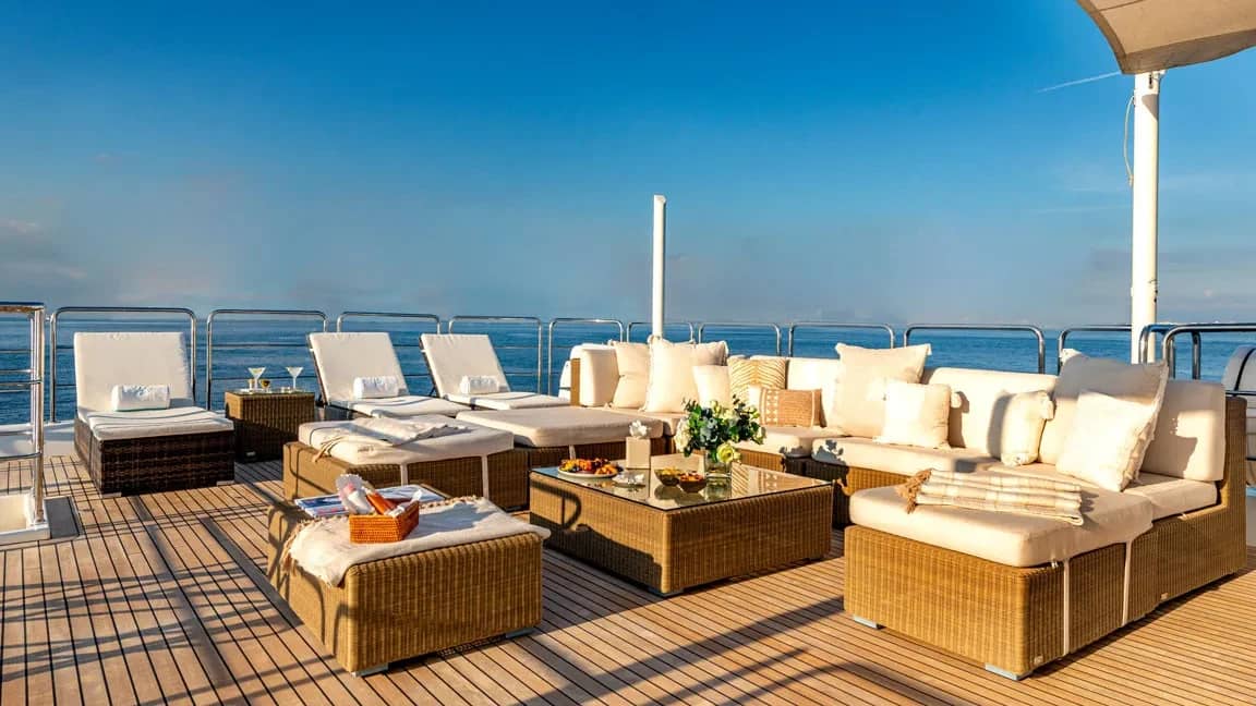 Upper Deck / Sky Deck / Sun Deck