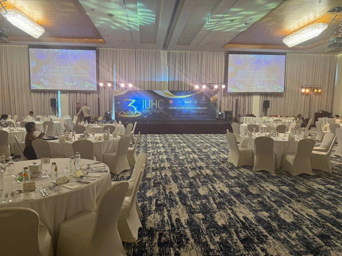 Two Seasons Hotel & Apartments Dubai