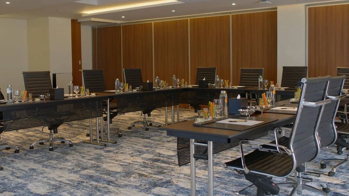 Two Seasons Hotel & Apartments Dubai