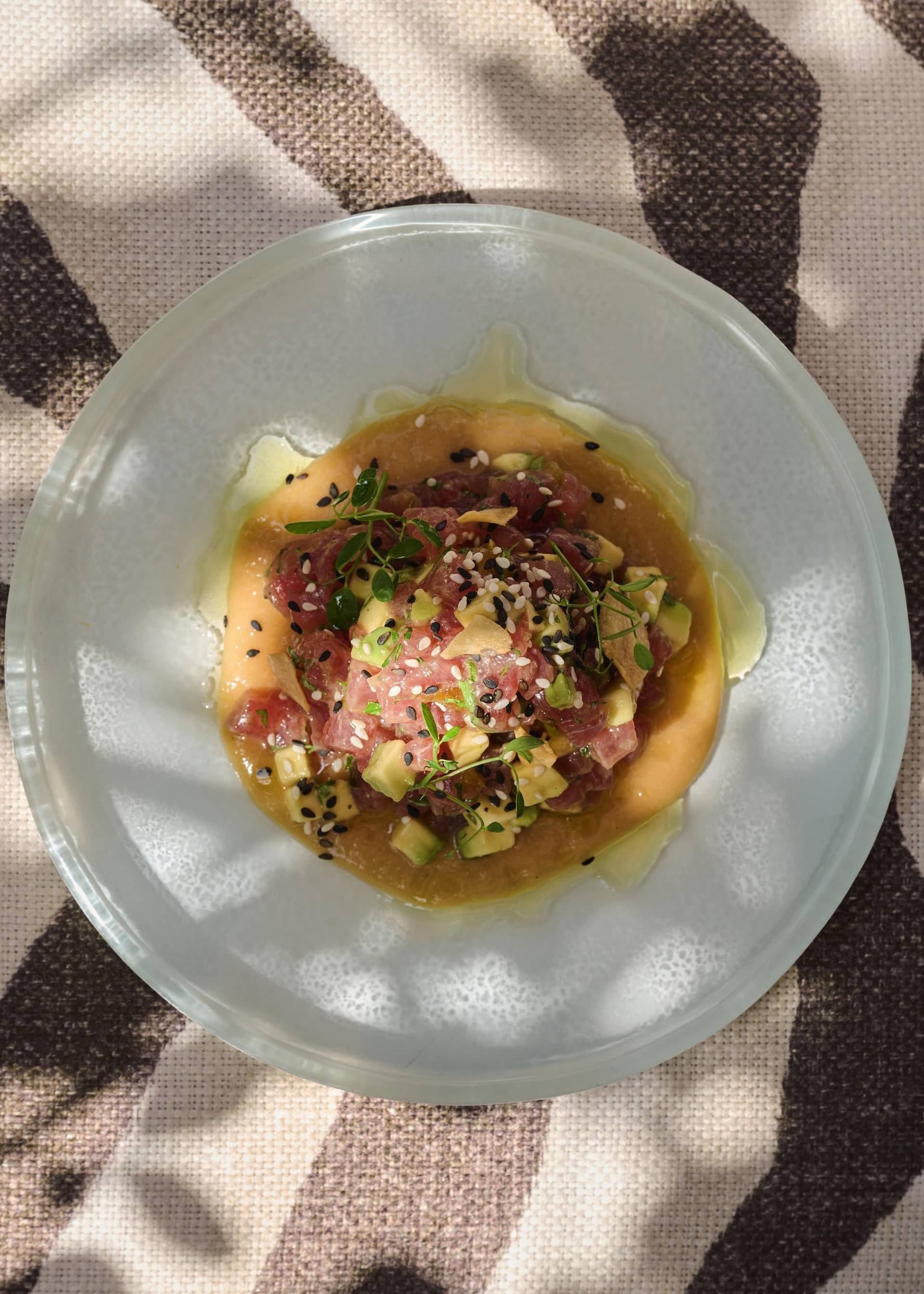 tuna_tartare_flamingo_room_min_67748b7b476f9.jpg