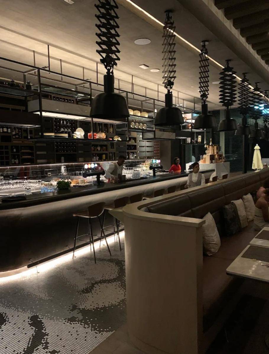 NoHo Bar & Grill