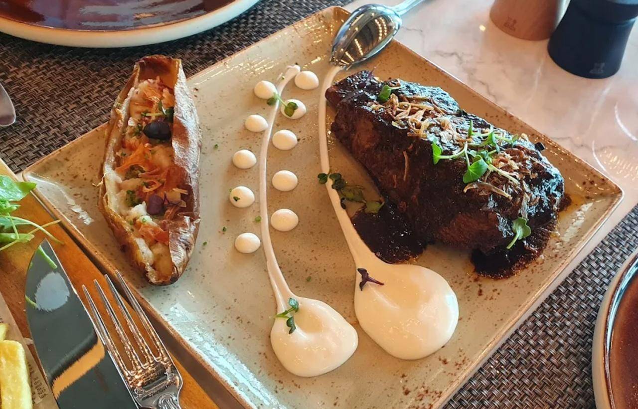 NoHo Bar & Grill