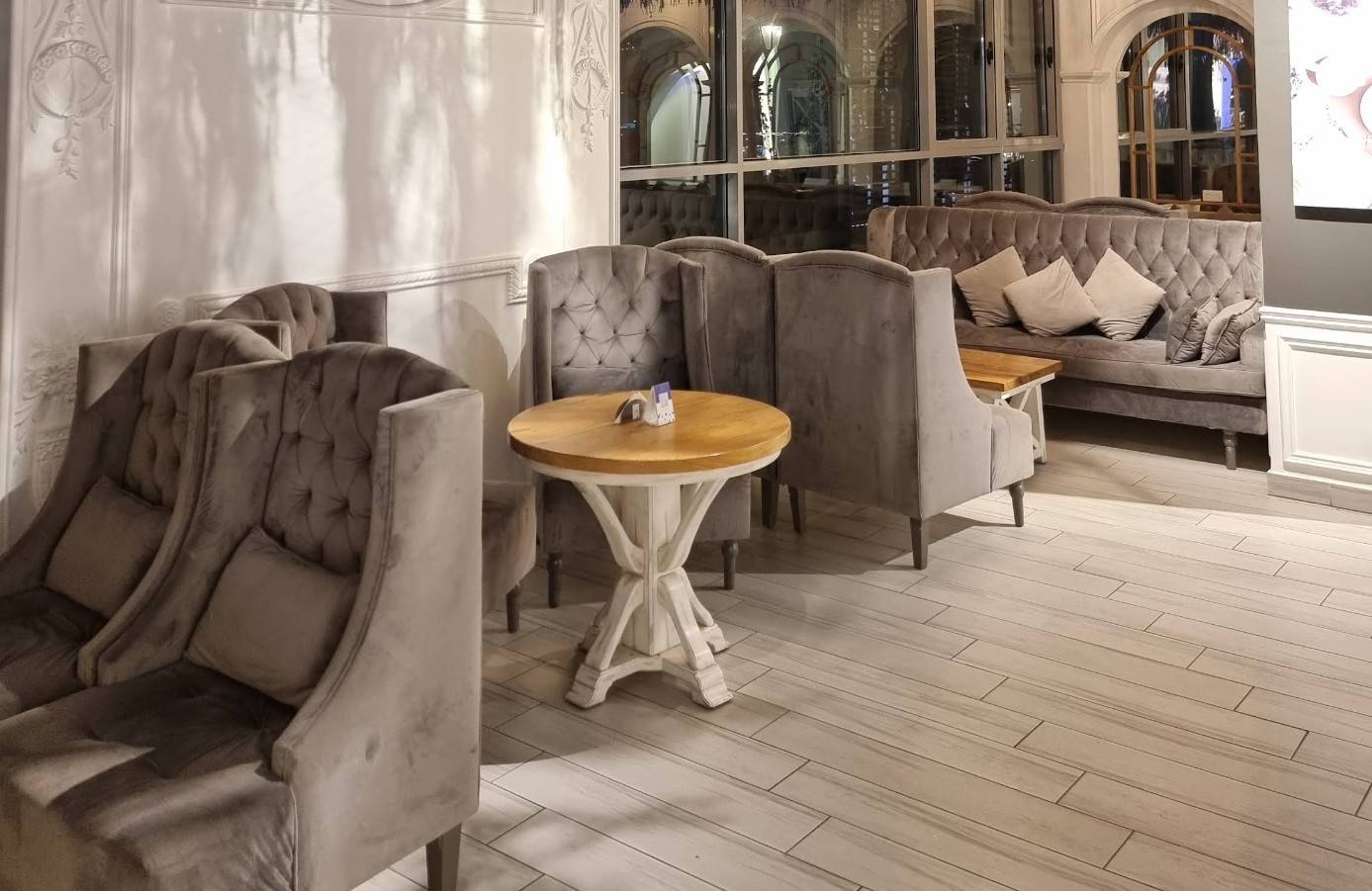 Laura Cafe Lusail