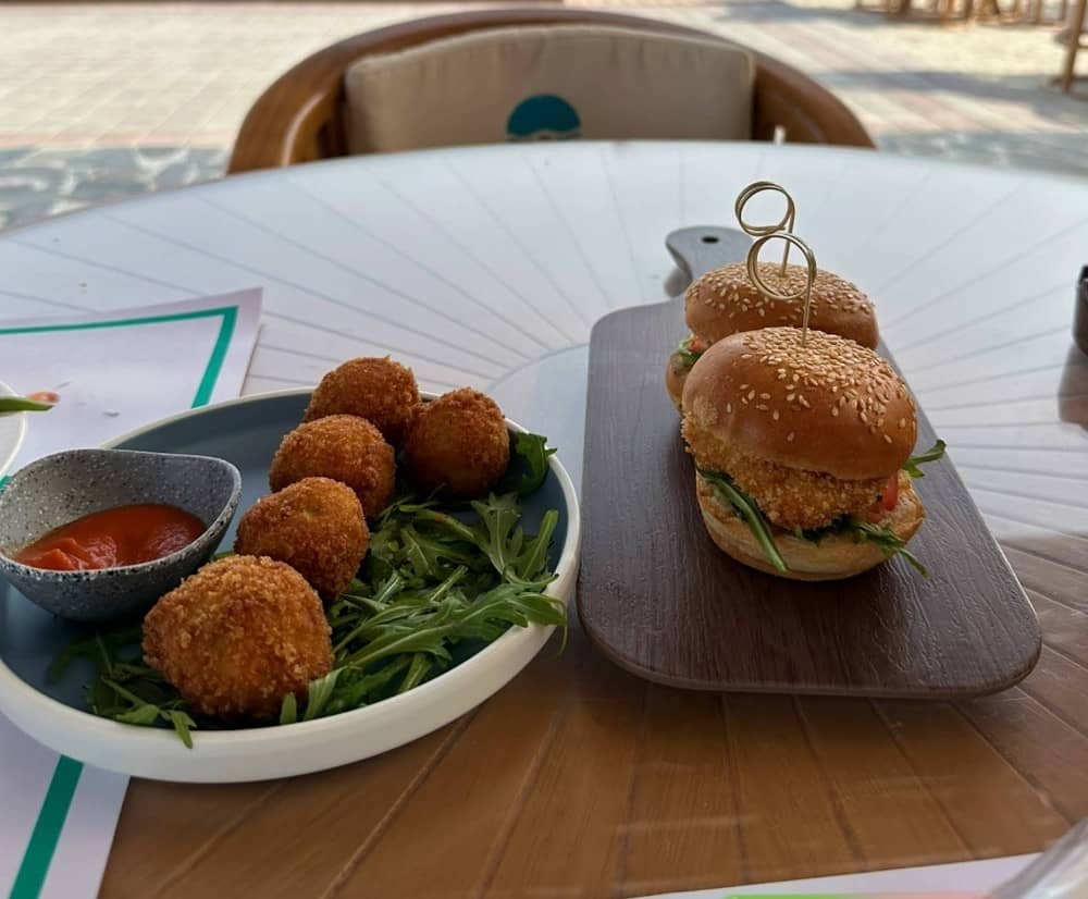 Food & Drinks