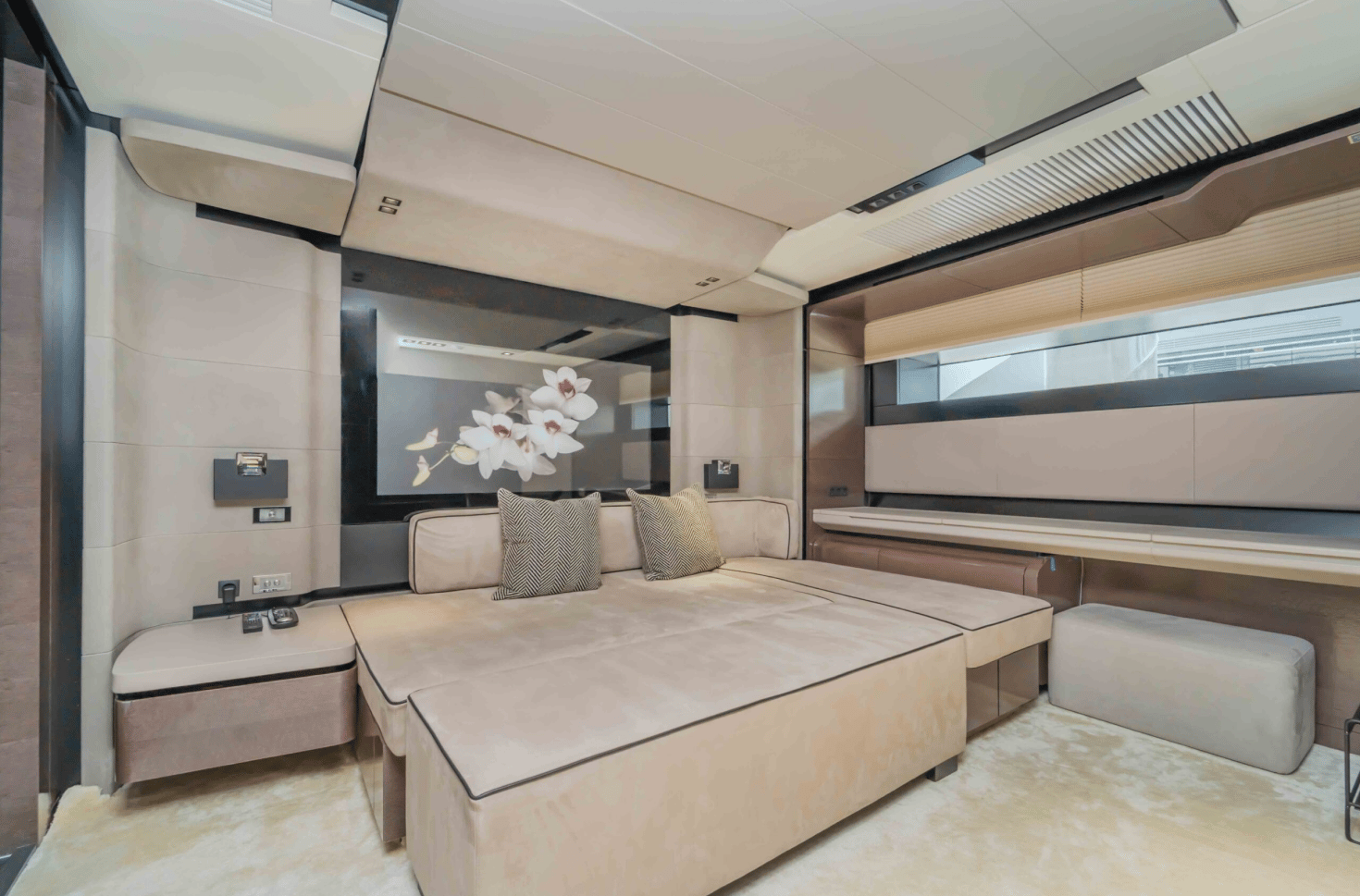 Peri 123ft Safa Yacht Dubai