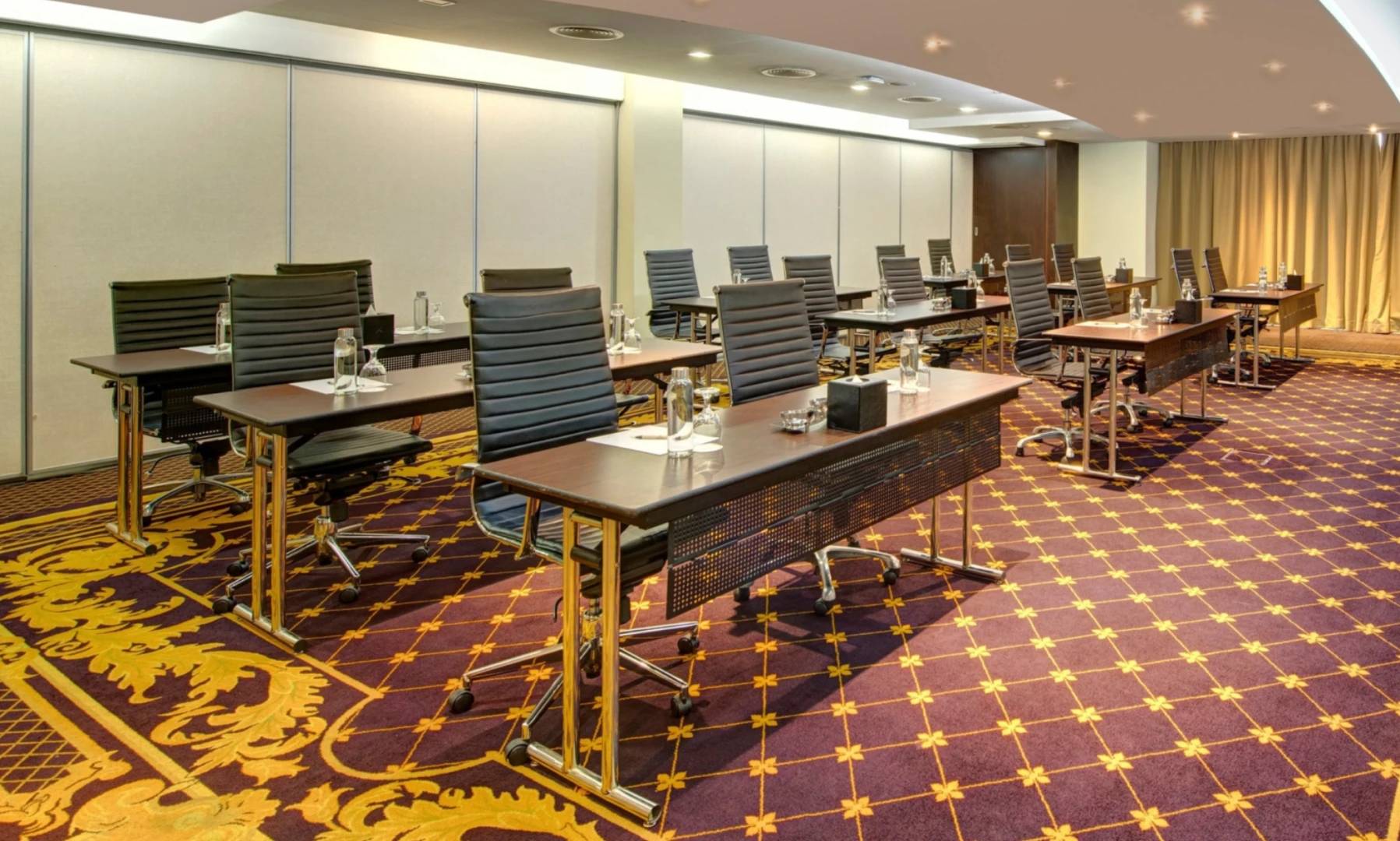 Two Seasons Hotel & Apartments Dubai