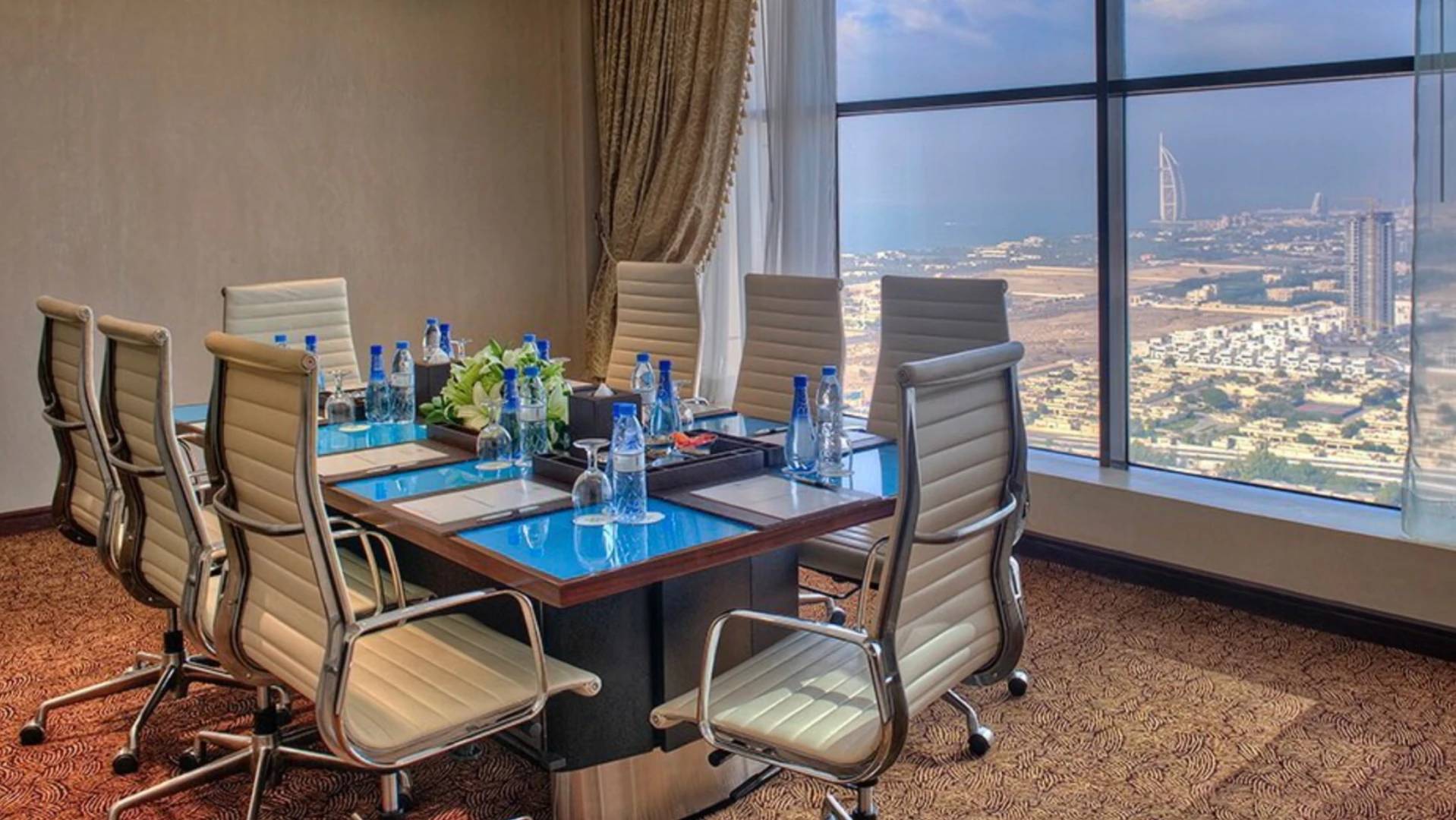 Two Seasons Hotel & Apartments Dubai