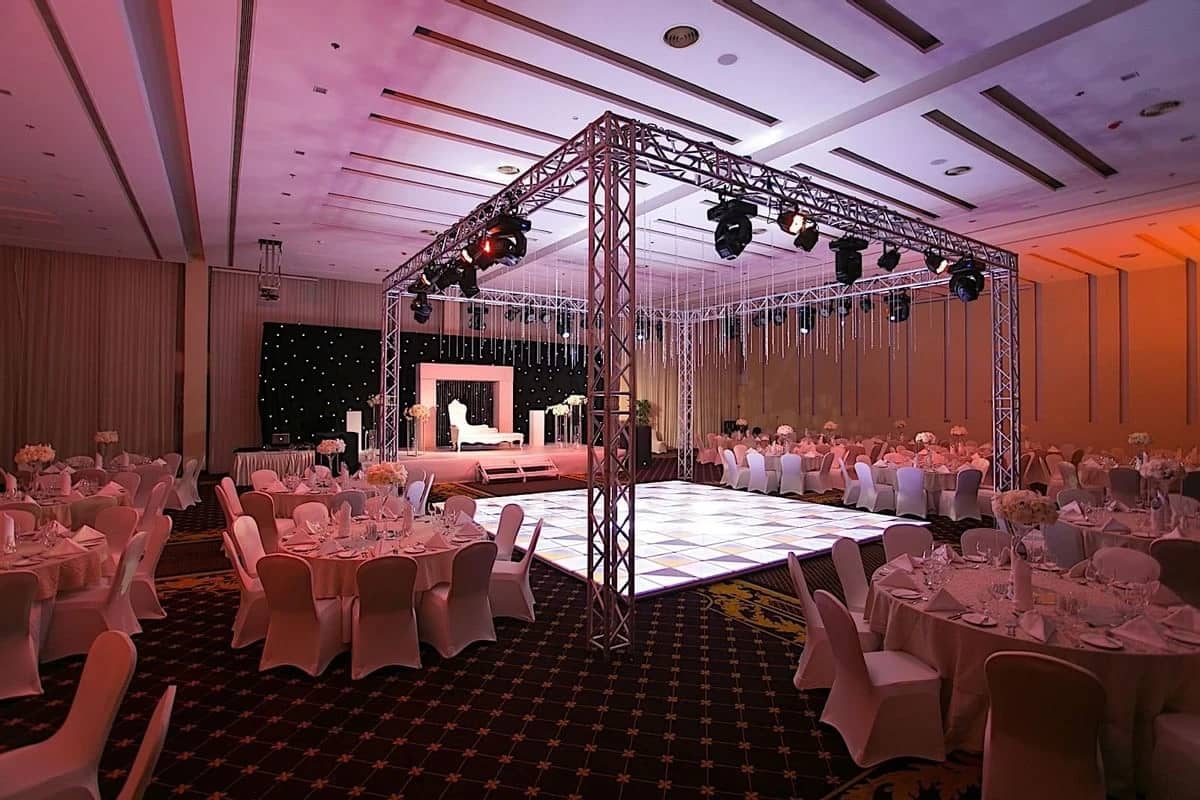 Two Seasons Hotel & Apartments Dubai