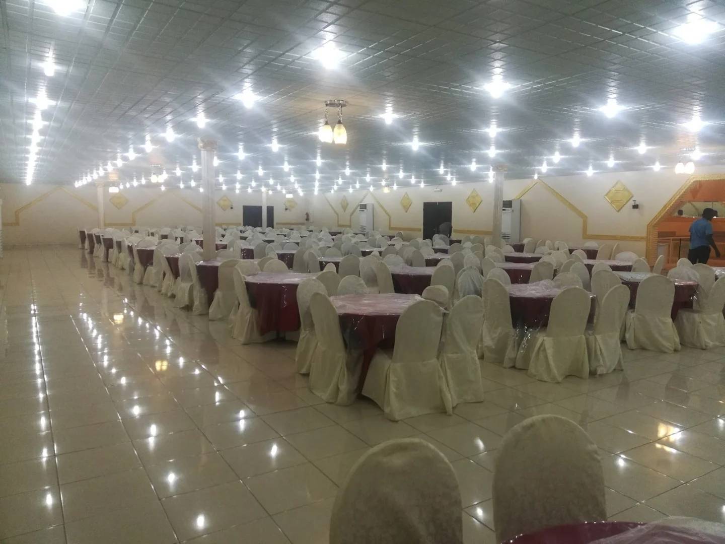 Spacious event hall with round tables at Andalus Palace for Wedding Makkah.