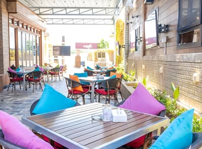 Chaise Cafe & Art Gallery