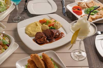 Food & Drinks