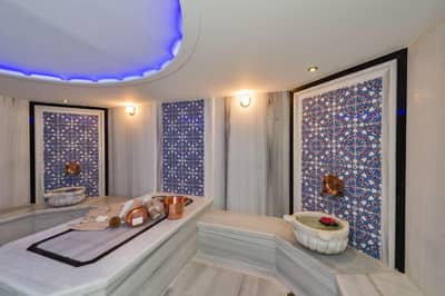 Hotel Boursier 1 & Spa - a bathroom with a tub and two windows at Hotel Boursier 1 &amp; Spa in Istanbul