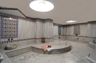 Hotel Buyuk Keban - a room with a stage with a person laying on the floor at Hotel Buyuk Keban in Istanbul