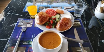 Food & Drinks