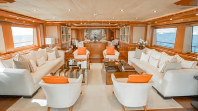 Salon / Indoor Lounge