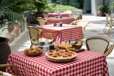 MezzaLuna - Trattoria Italiana
