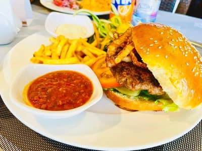 Hamdan Plaza Hotel