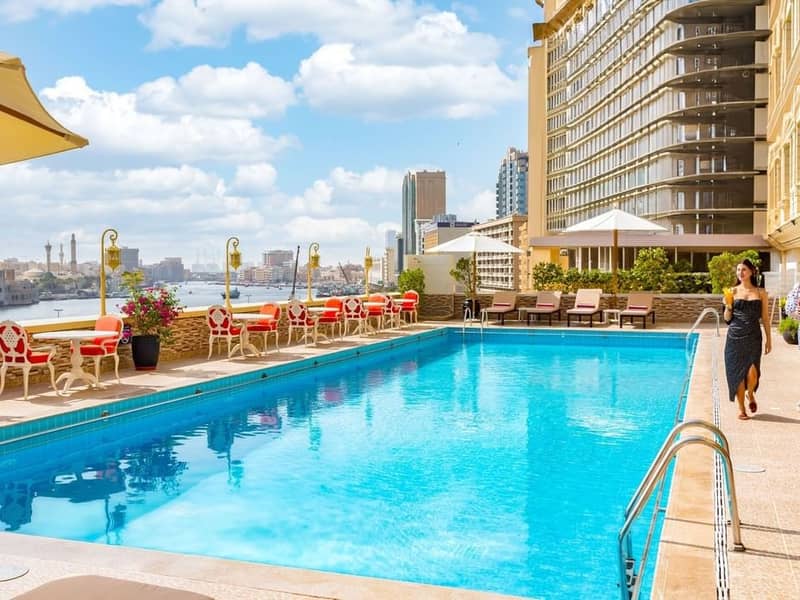 La Terrace Pool Lounge