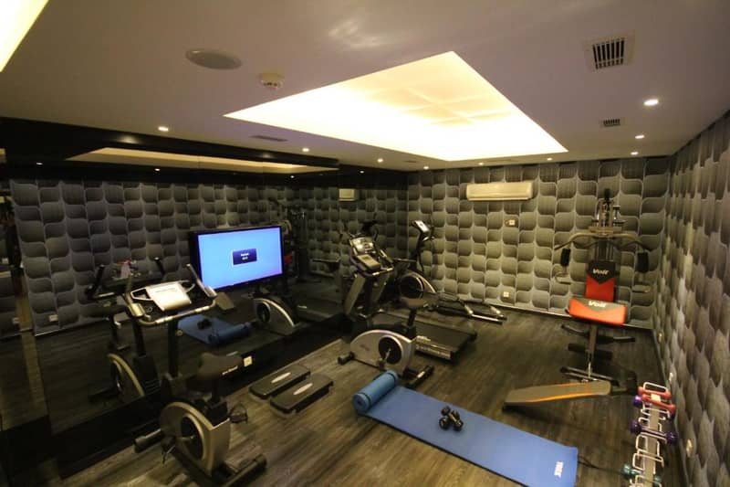 Grand Washington Hotel - a gym with tread machines and a tv in a room at Grand Washington Hotel in Istanbul