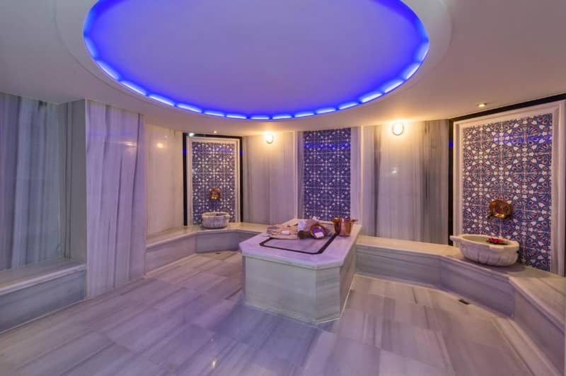 Hotel Boursier 1 & Spa - a bathroom with a tub and a purple ceiling at Hotel Boursier 1 &amp; Spa in Istanbul