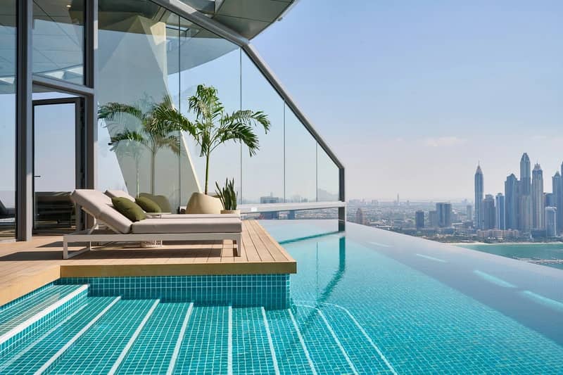 AURA SKYPOOL