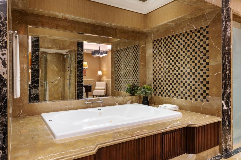 The Westin Dubai Mina Seyahi Beach Resort & Marina