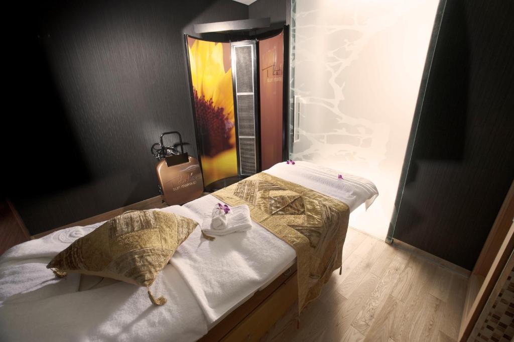 Ramee Grand Hotel And Spa