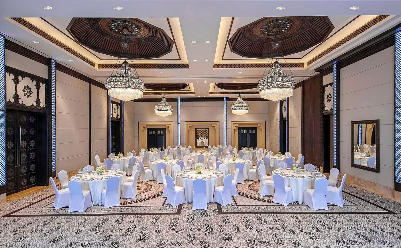 gala_dinner_set_up_in