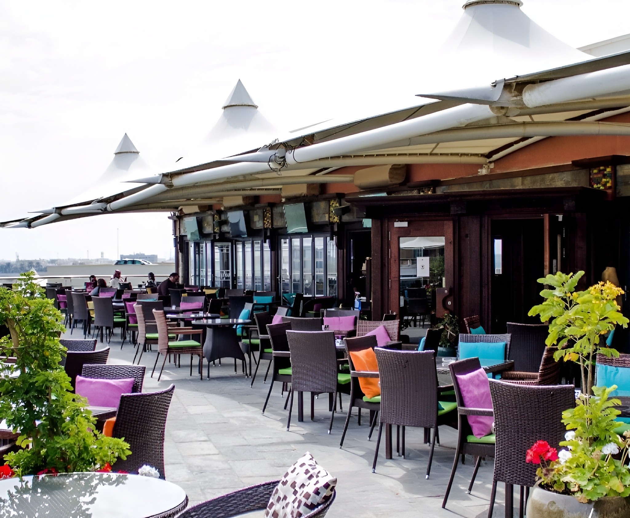 Chaise Cafe & Art Gallery