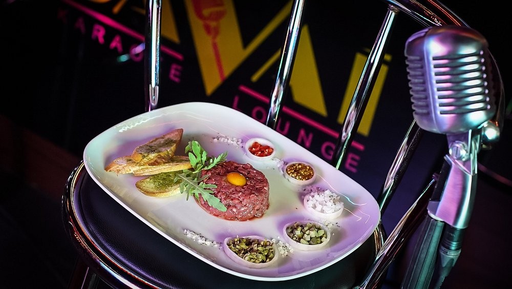 Food & Drinks