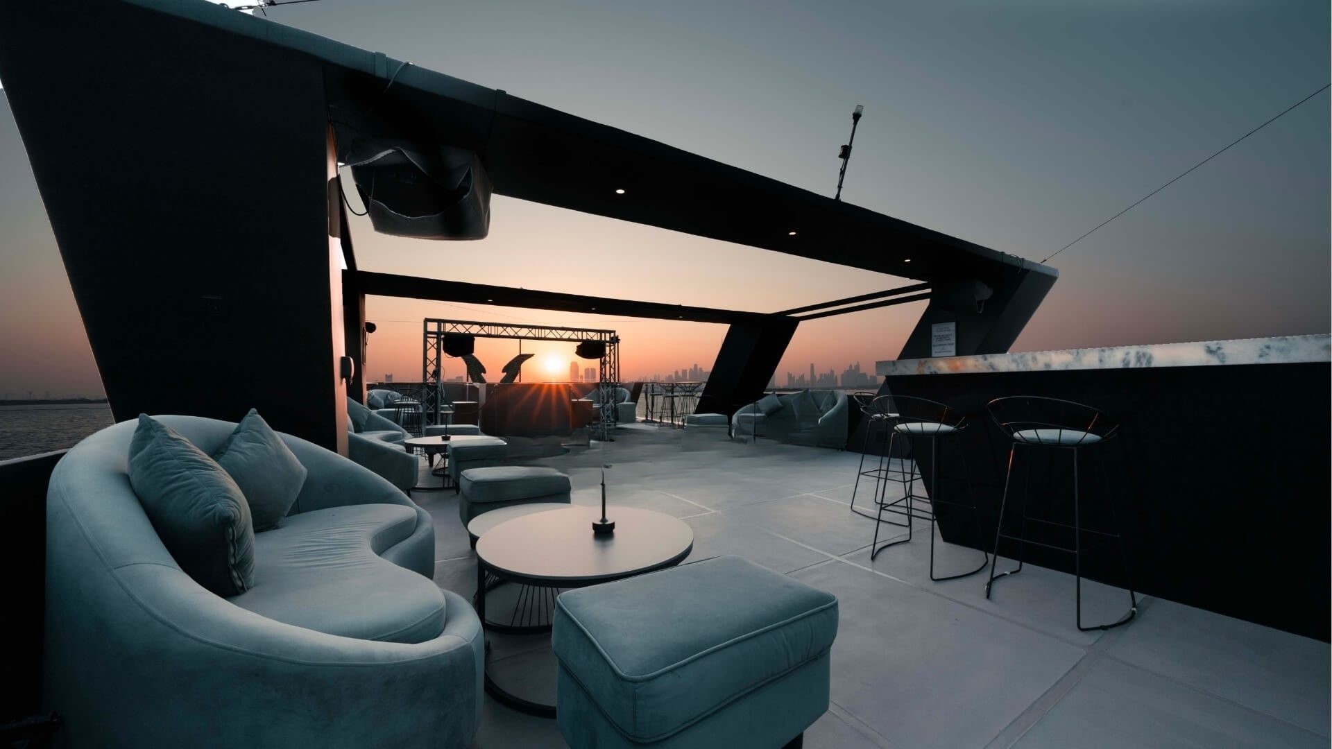 Upper Deck / Sky Deck / Sun Deck