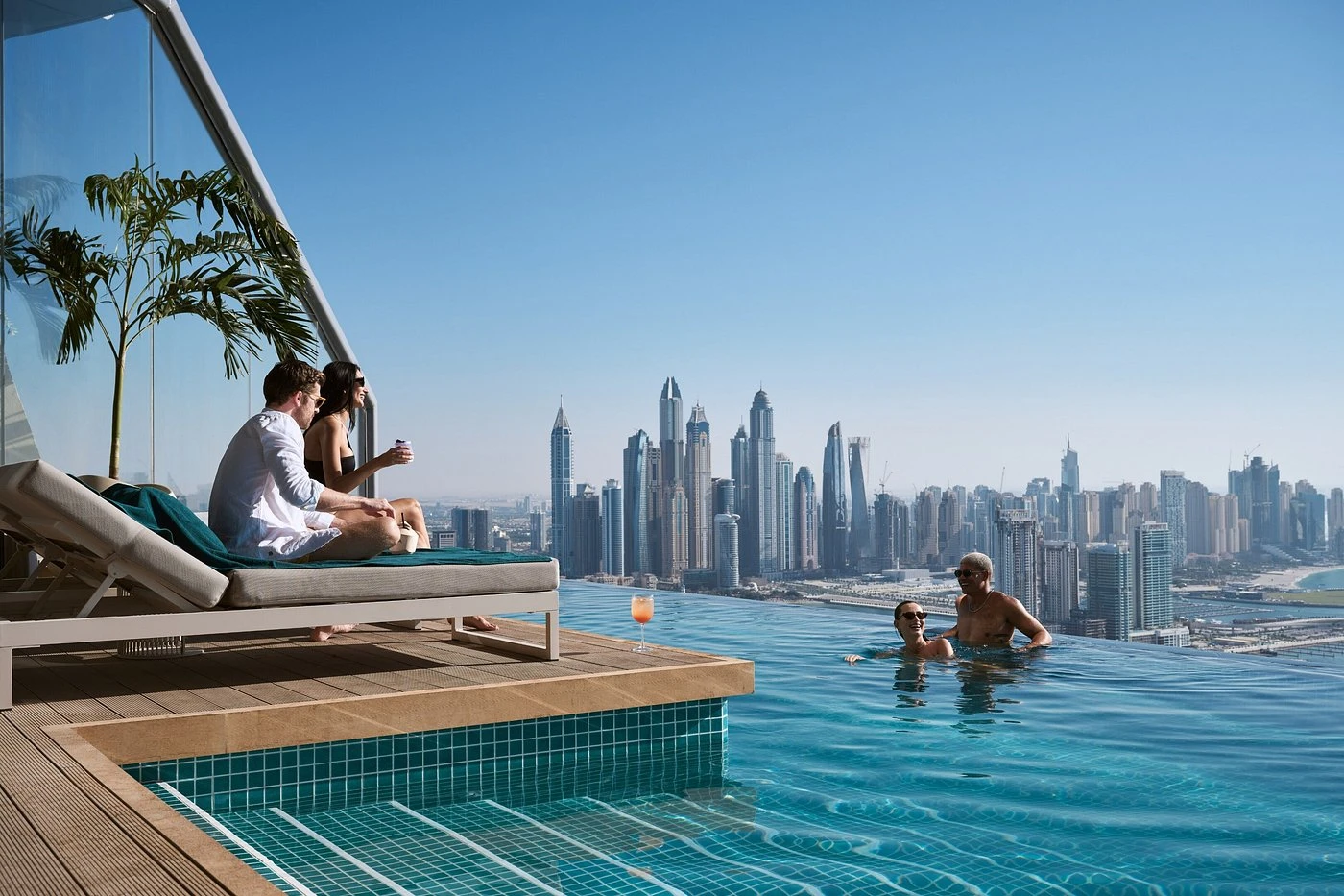 AURA SKYPOOL