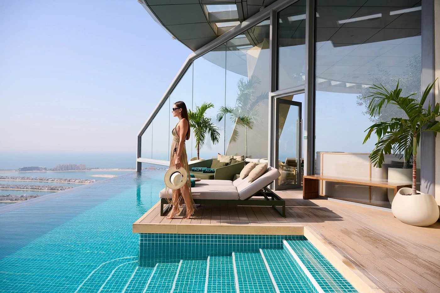 AURA SKYPOOL