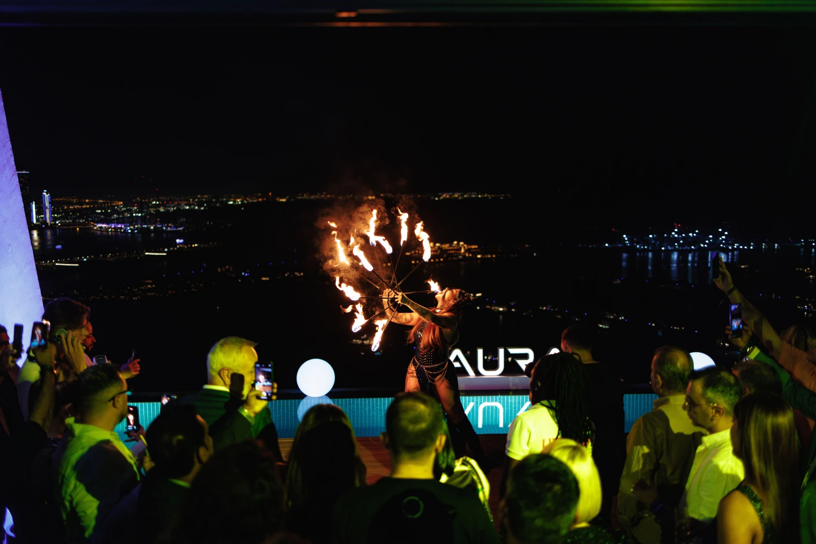 AURA SKYPOOL