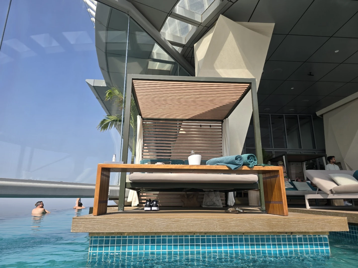 AURA SKYPOOL