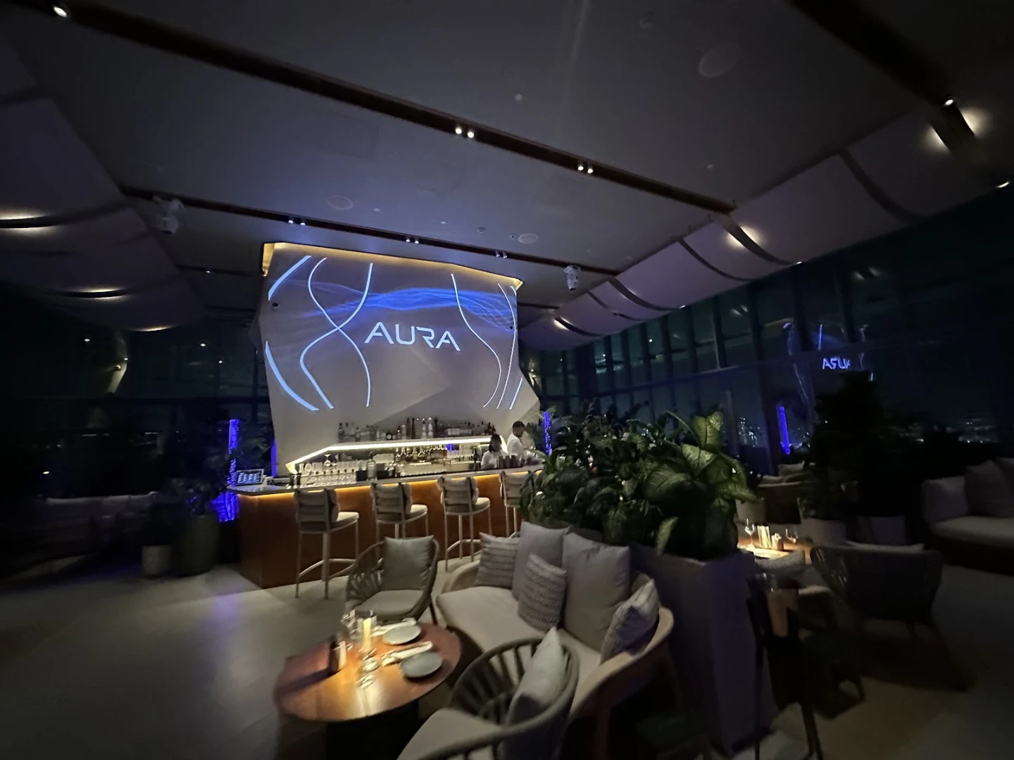 AURA SKYPOOL
